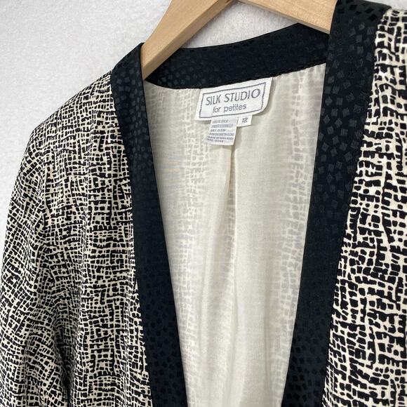 SILK STUDIO Blazer 12 Petite Crepe de Chine Geometric Open Front Black HK Vtg - Picture 2 of 9